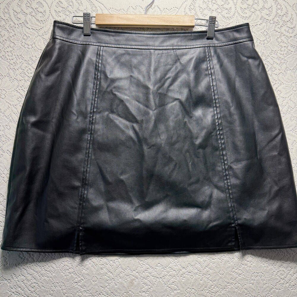 City Chic Skirt Womens 16 Black Faux Leather Lined A-Line Short Length Plus Size